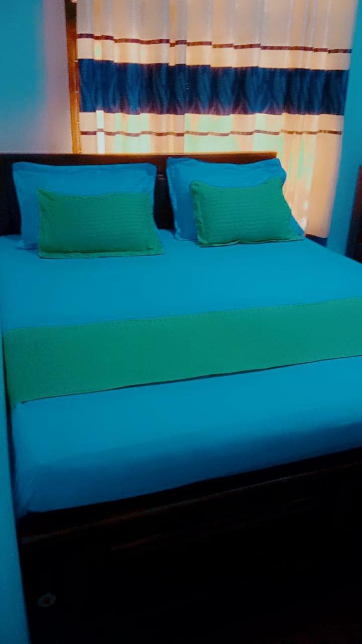 Impress Holiday Home Anuradhapura Room photo